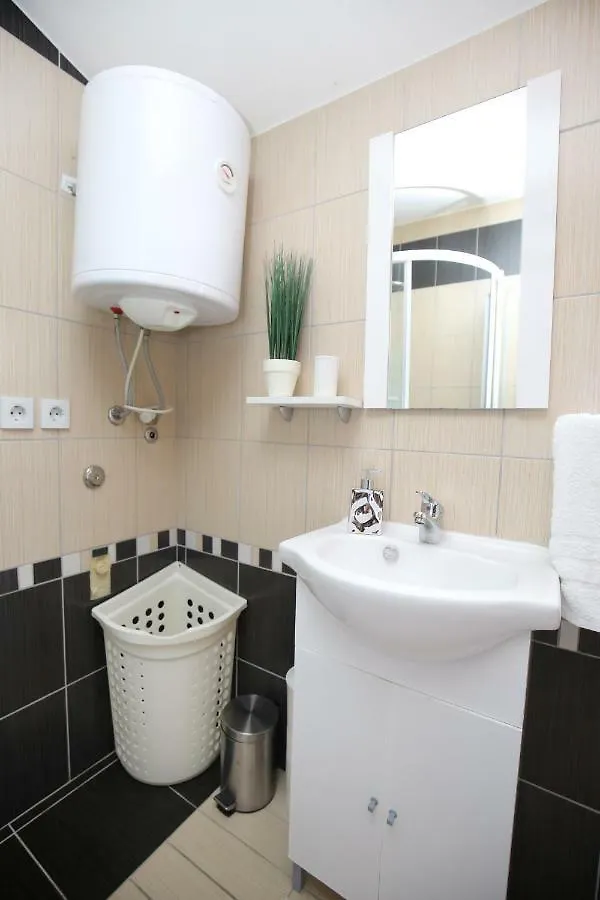 Apartament House Pesa Vir 0*,