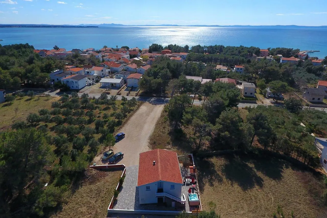 Apartament House Pesa Vir